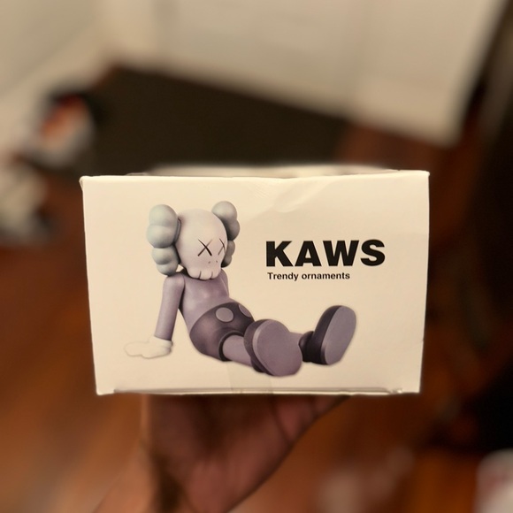 KAWS TRENDY ORNAMENTS Black in Box XX Kaw M Collectible Art NEW sitting - Picture 3 of 6